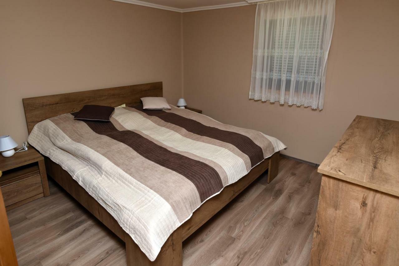 Siraly Apartman Hajdúnánás Екстериор снимка