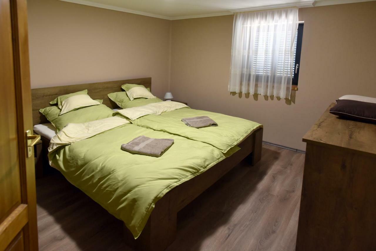 Siraly Apartman Hajdúnánás Екстериор снимка