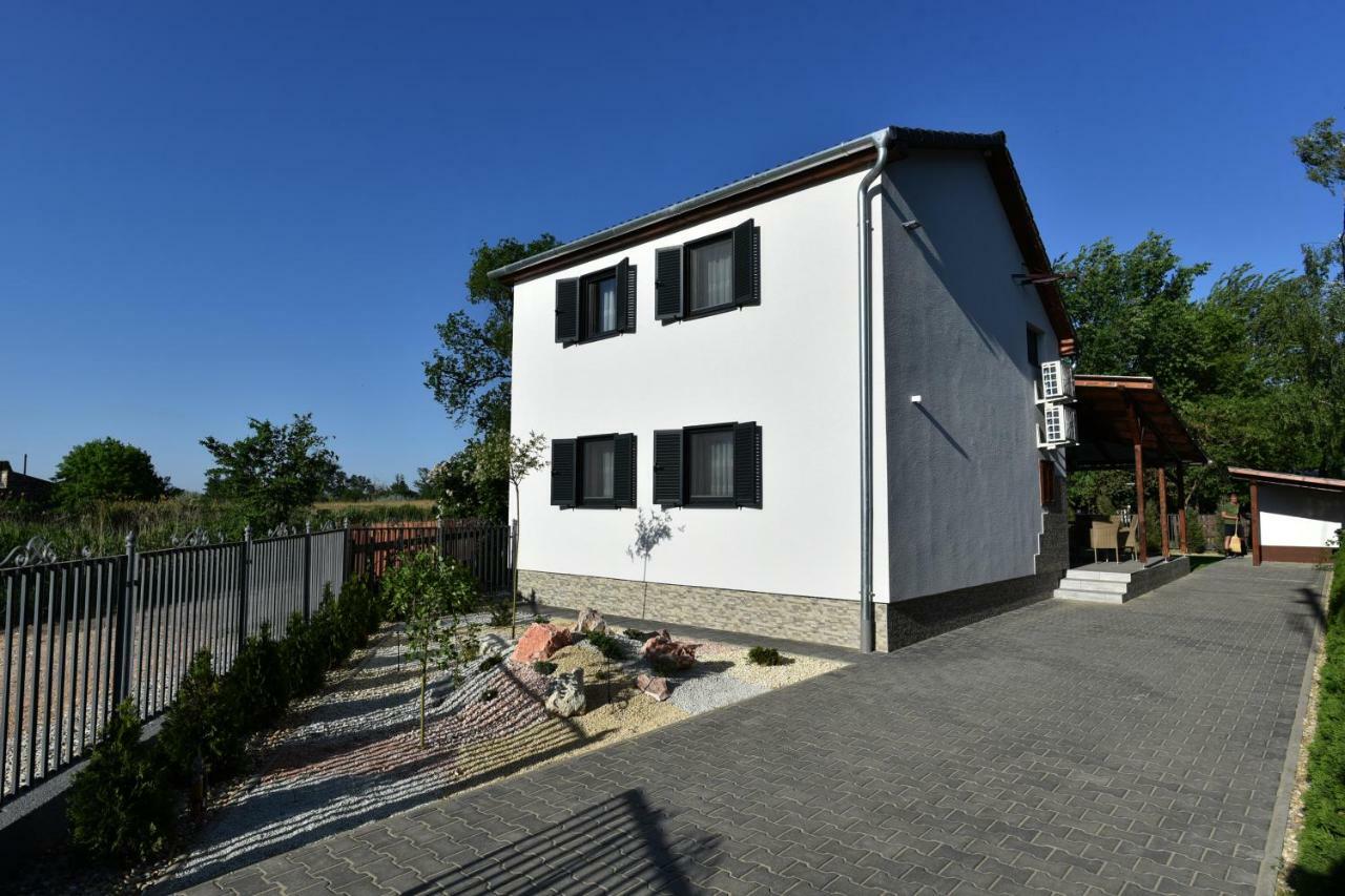 Siraly Apartman Hajdúnánás Екстериор снимка